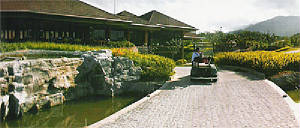 clubhouse_and_golf_course_pathway.jpg